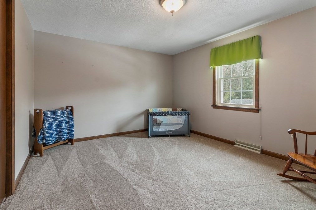 21 Gln Dr, Montgomery MA 01085-1253 exterior