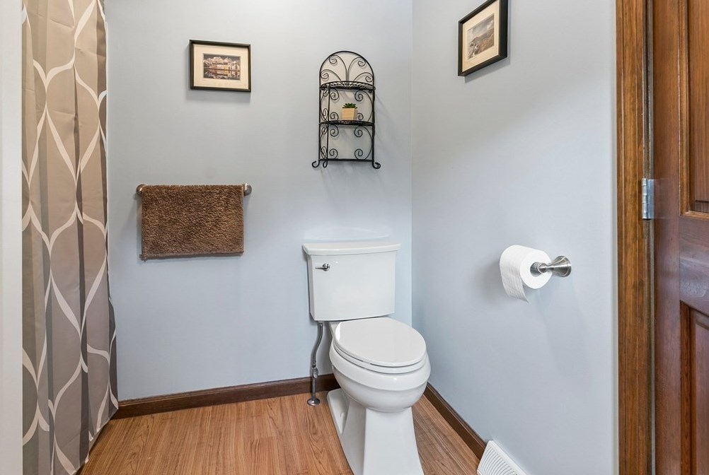 21 Gln Dr, Montgomery MA 01085-1253 exterior