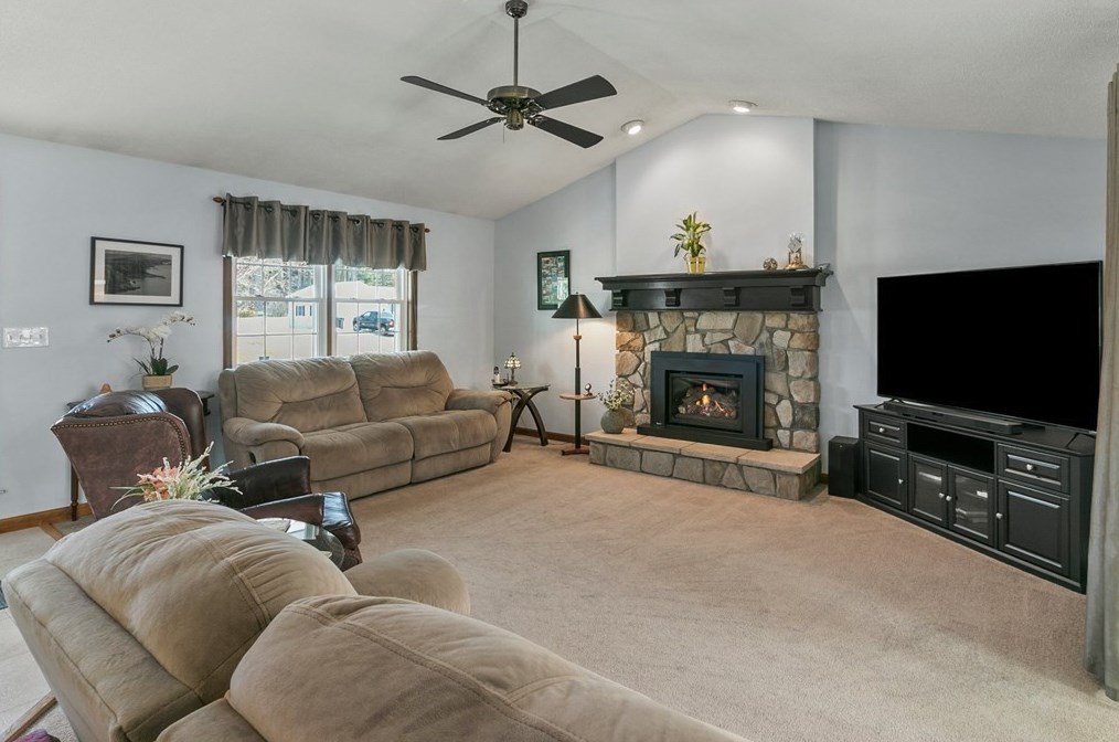 21 Gln Dr, Montgomery MA 01085-1253 exterior