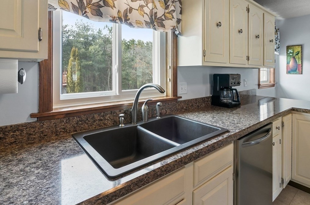 21 Gln Dr, Montgomery MA 01085-1253 exterior