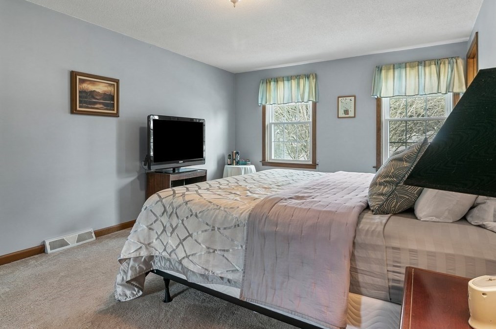 21 Gln Dr, Montgomery MA 01085-1253 exterior