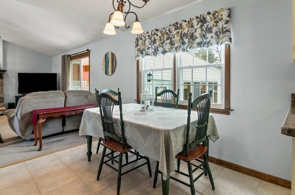 21 Gln Dr, Montgomery MA 01085-1253 exterior