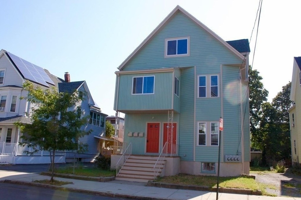 207 Vine St, Everett MA  02149-4922 exterior