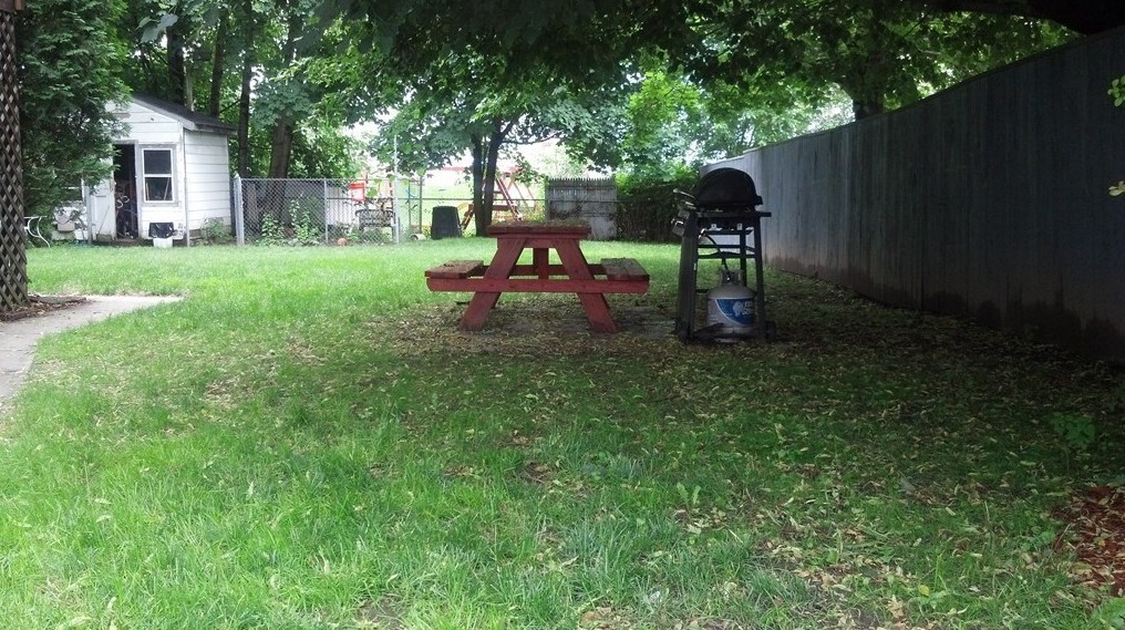 109 4th Ave, Lowell MA 01854-2729 exterior