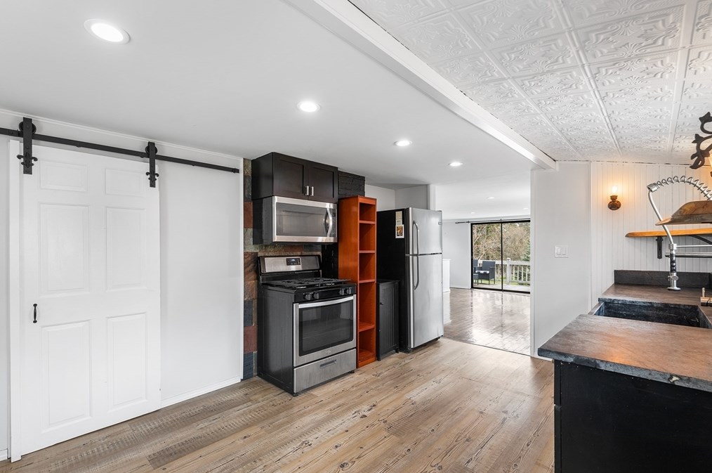 56 Alden Ave, Dartmouth MA  02747-2319 exterior