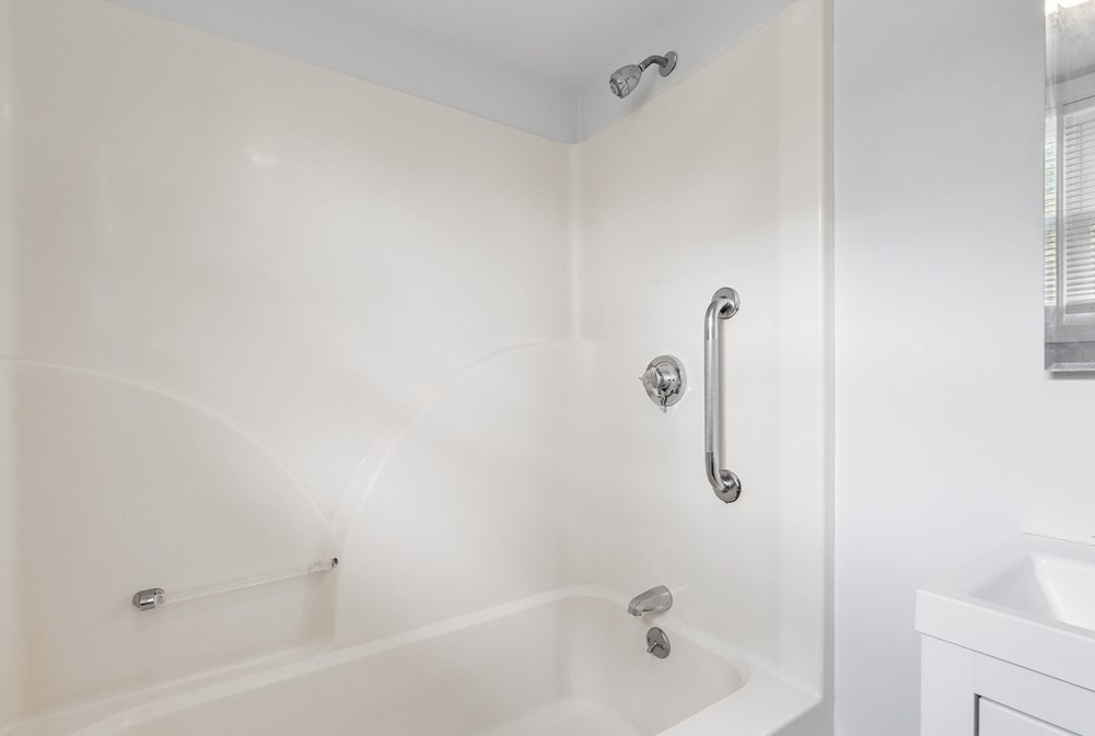 56 Alden Ave, Dartmouth MA  02747-2319 exterior