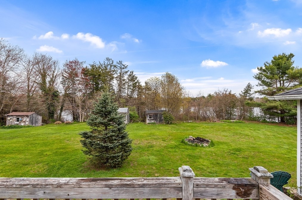 56 Alden Ave, Dartmouth MA  02747-2319 exterior