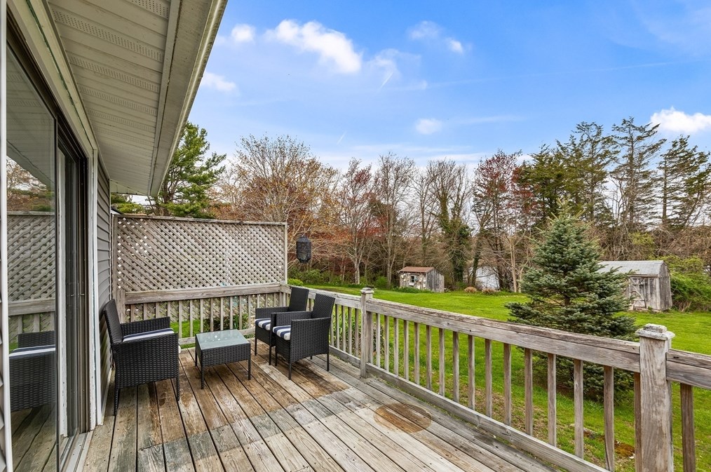 56 Alden Ave, Dartmouth MA  02747-2319 exterior