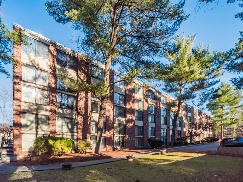 993 Massachusetts Ave, Arlington MA  02476-4502 exterior