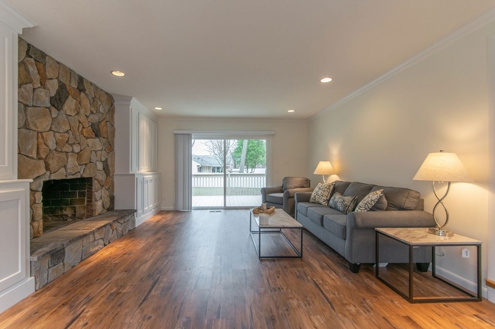 12 White Oaks Dr, Springfield MA 01106-1738 exterior