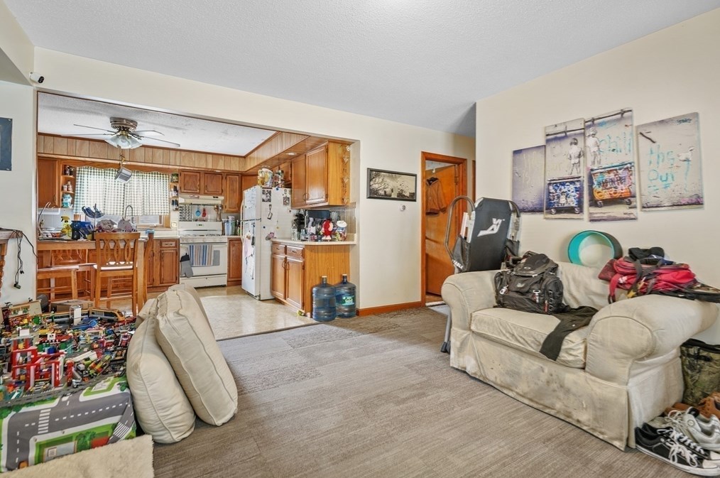 286 Columbia St, Fall River MA 02721-1319 exterior