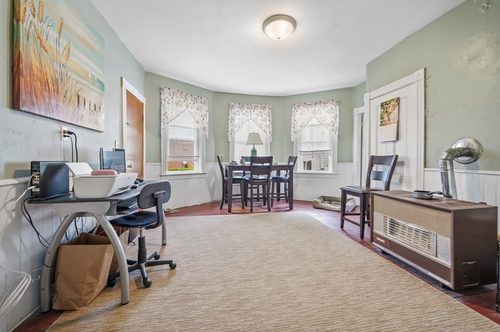 286 Columbia St, Fall River MA 02721-1319 exterior