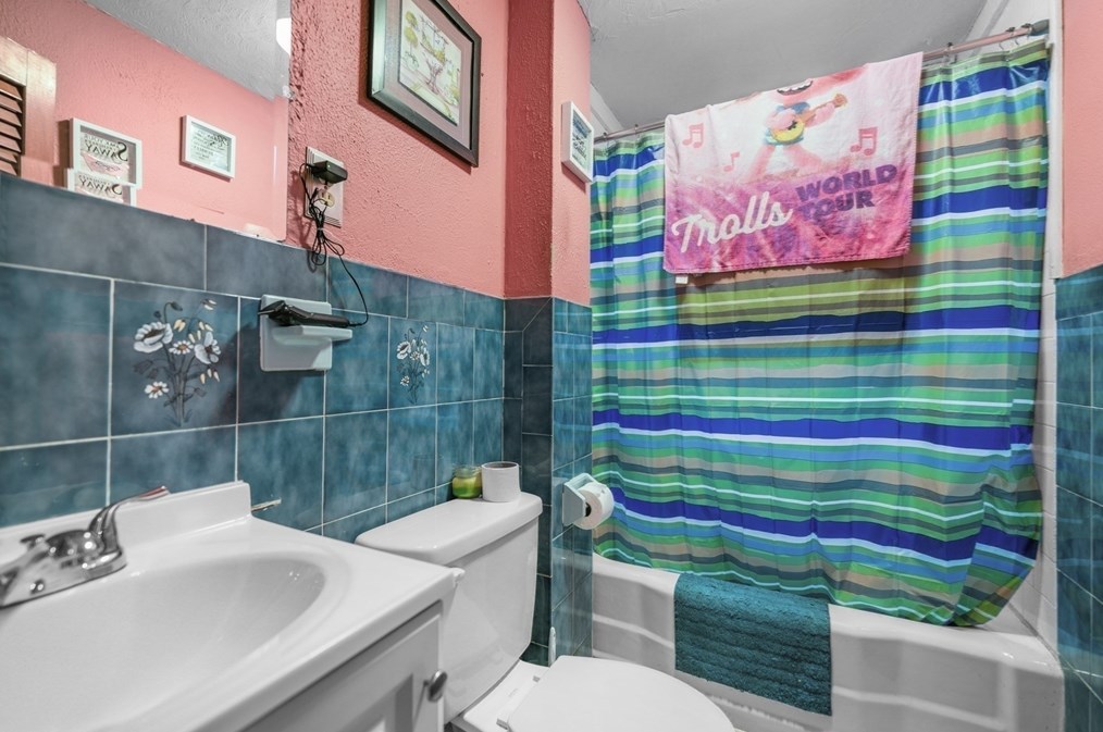 286 Columbia St, Fall River MA 02721-1319 exterior