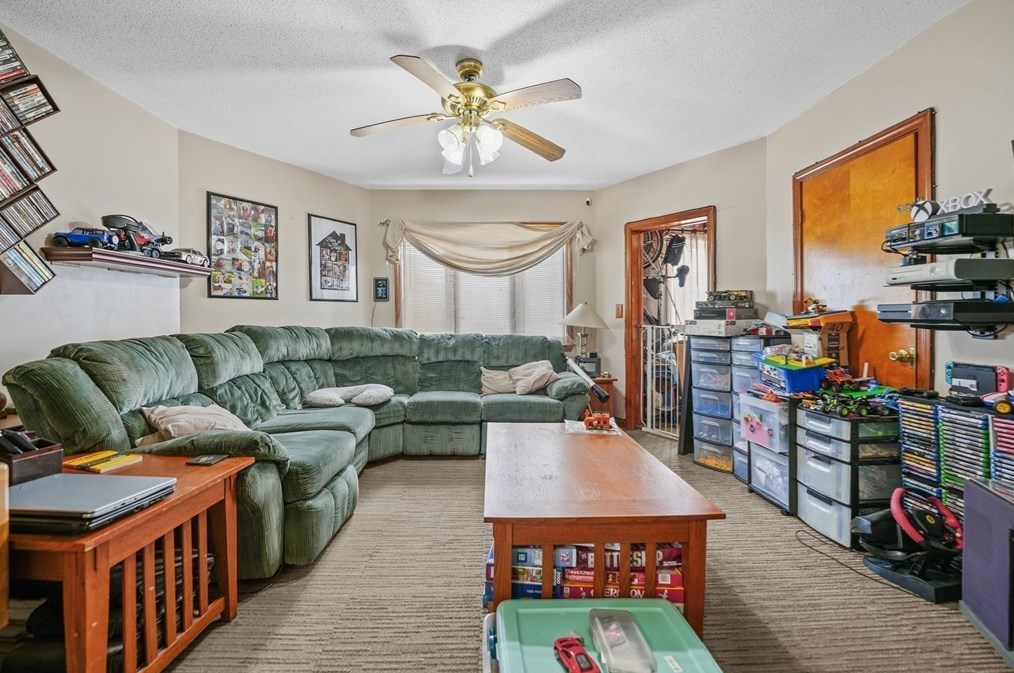 286 Columbia St, Fall River MA 02721-1319 exterior