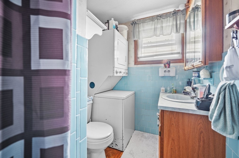 286 Columbia St, Fall River MA 02721-1319 exterior