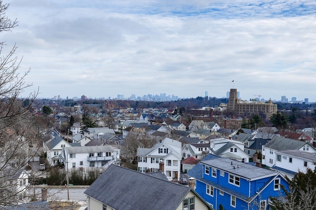 24 Hillcrest Cir, Watertown MA 02472-1405 exterior