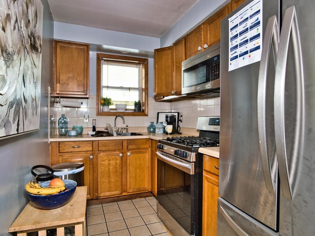 1 Stapleton St, New Bedford MA  02744-1111 exterior