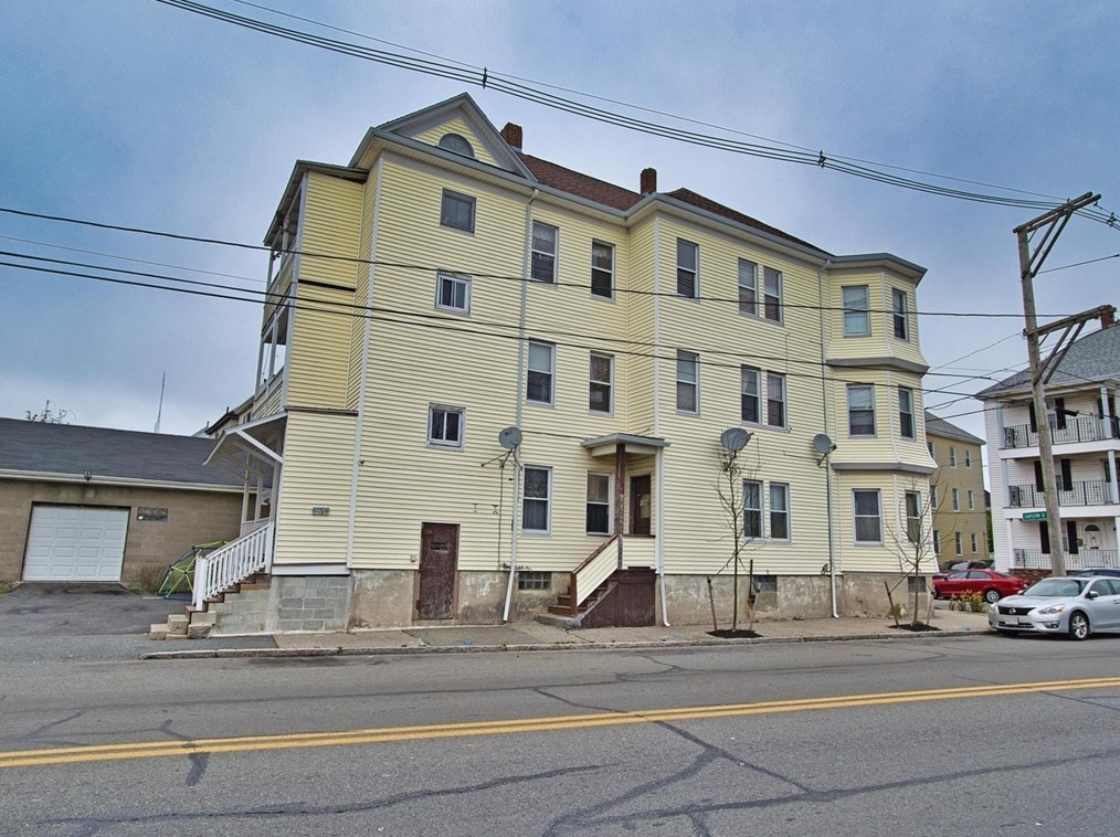 1 Stapleton St, New Bedford MA  02744-1111 exterior