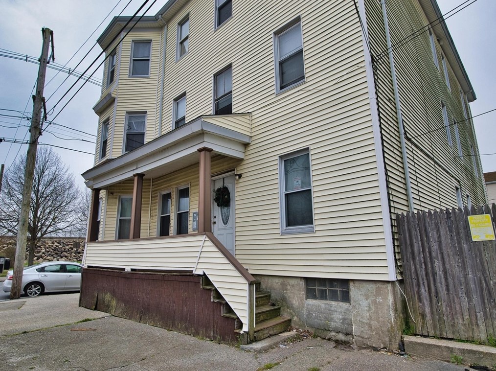 1 Stapleton St, New Bedford MA  02744-1111 exterior