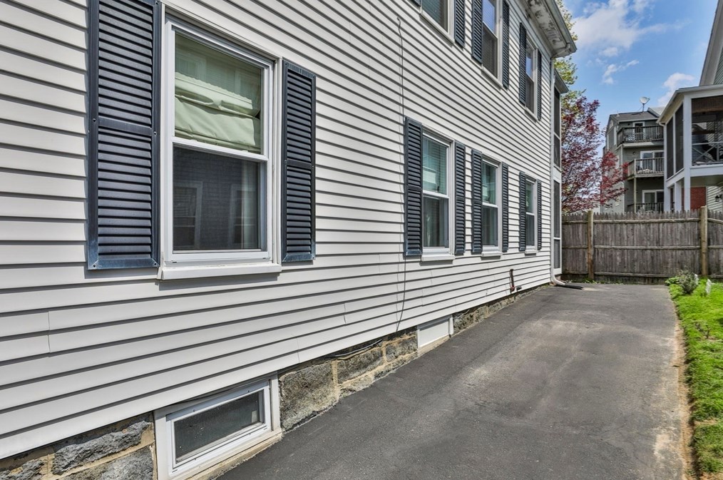 6 Flint St, Salem MA 01970-3112 exterior