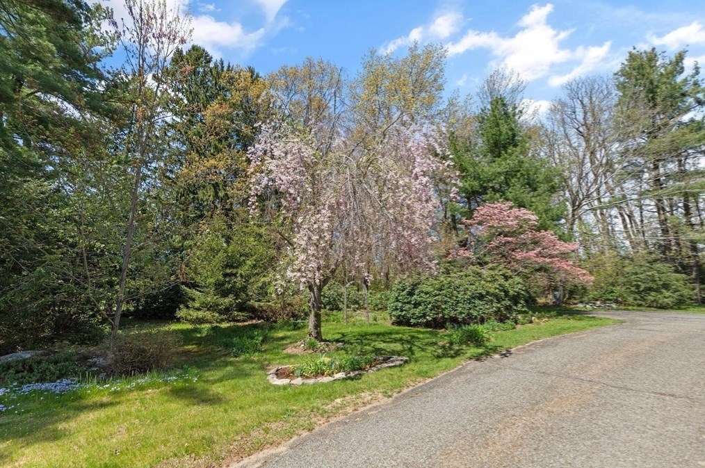 342 Bullard St, Holden MA 01520-2128 exterior