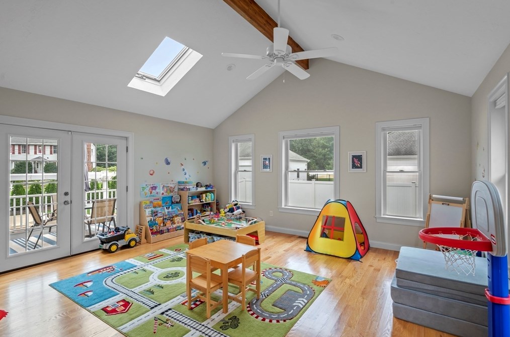 7 Douglas Ave, Burlington MA  exterior