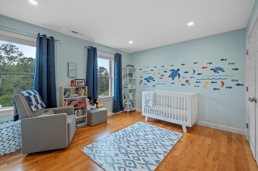 7 Douglas Ave, Burlington MA  exterior