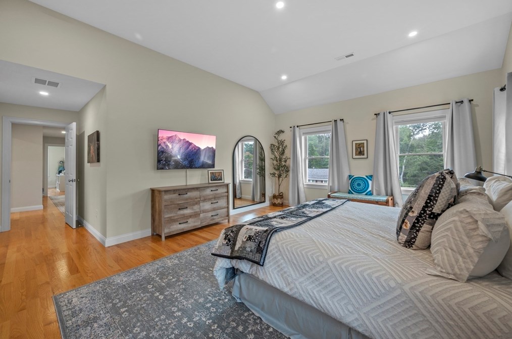 7 Douglas Ave, Burlington MA  exterior