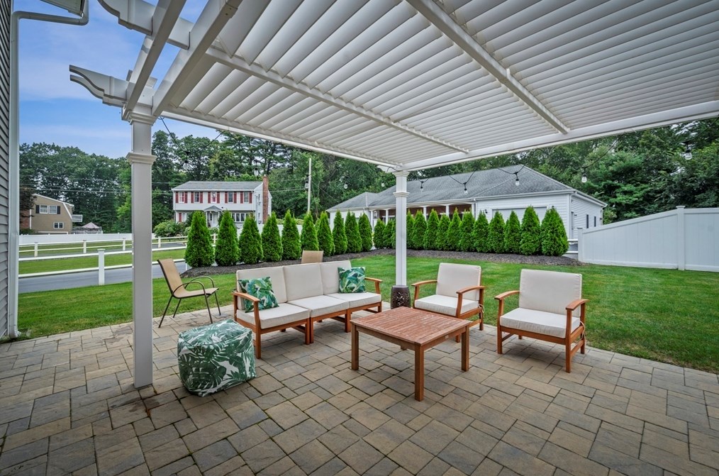 7 Douglas Ave, Burlington MA  exterior