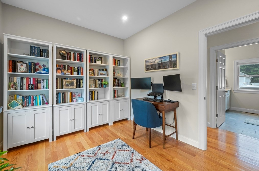 7 Douglas Ave, Burlington MA  exterior