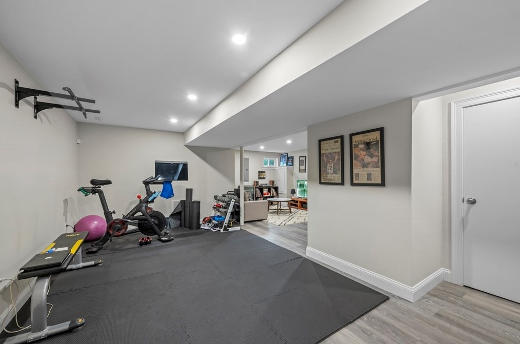 7 Douglas Ave, Burlington MA  exterior