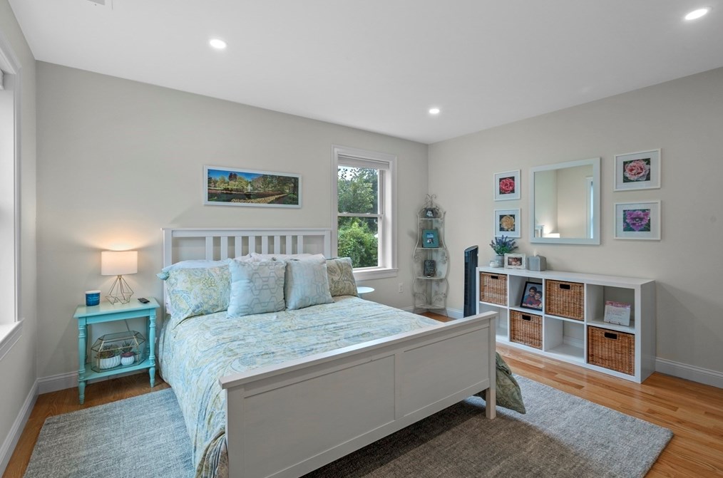 7 Douglas Ave, Burlington MA  exterior