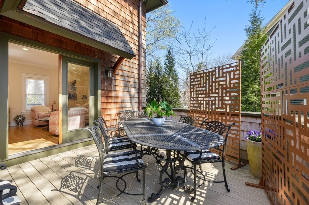 76 Fuller St, Newton MA 02465-2811 exterior