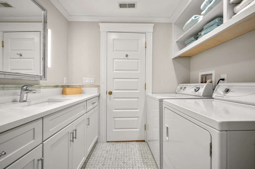 76 Fuller St, Newton MA 02465-2811 exterior