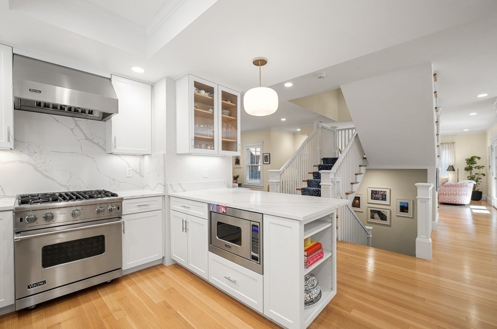 76 Fuller St, Newton MA 02465-2811 exterior