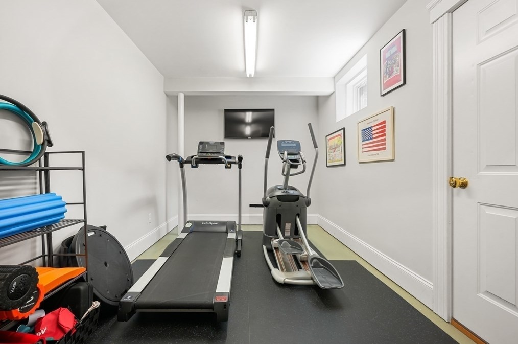 76 Fuller St, Newton MA 02465-2811 exterior