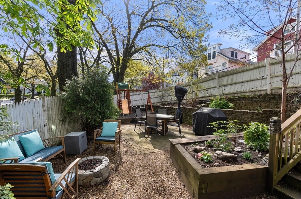 19 Eliot Cres, Boston MA  02467 exterior