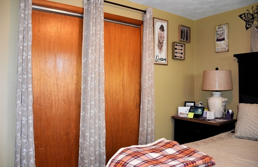 4 Pineview Rd, Dudley MA 01571-3821 exterior