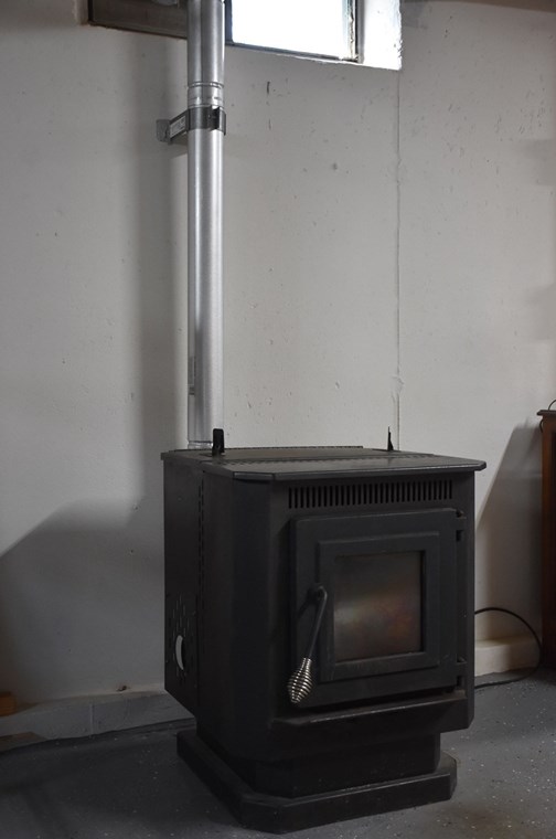 4 Pineview Rd, Dudley MA 01571-3821 exterior