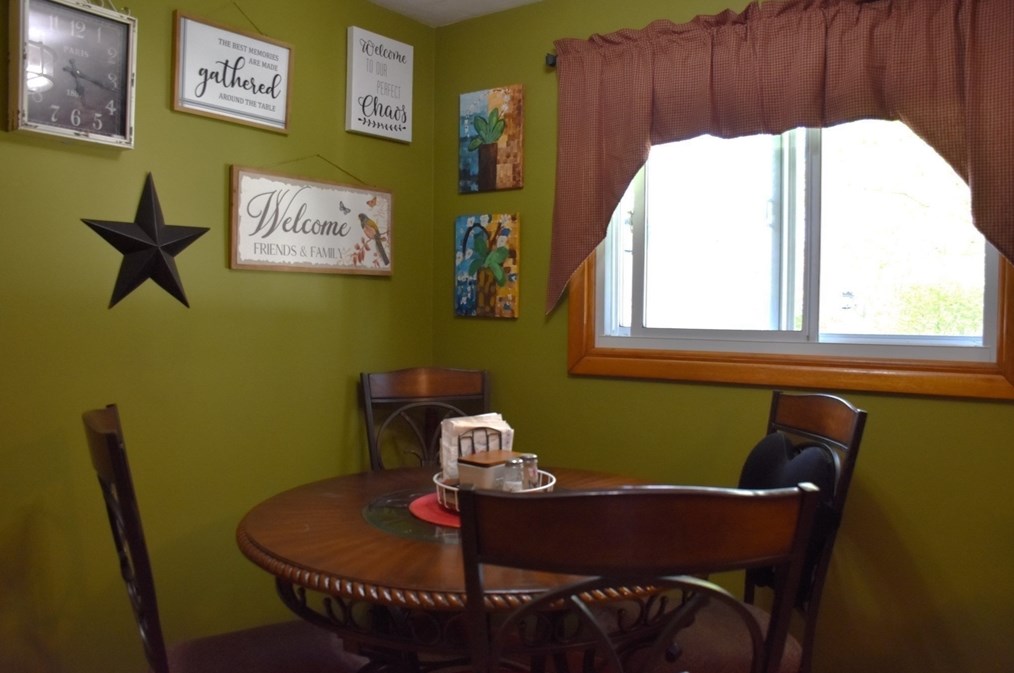 4 Pineview Rd, Dudley MA 01571-3821 exterior