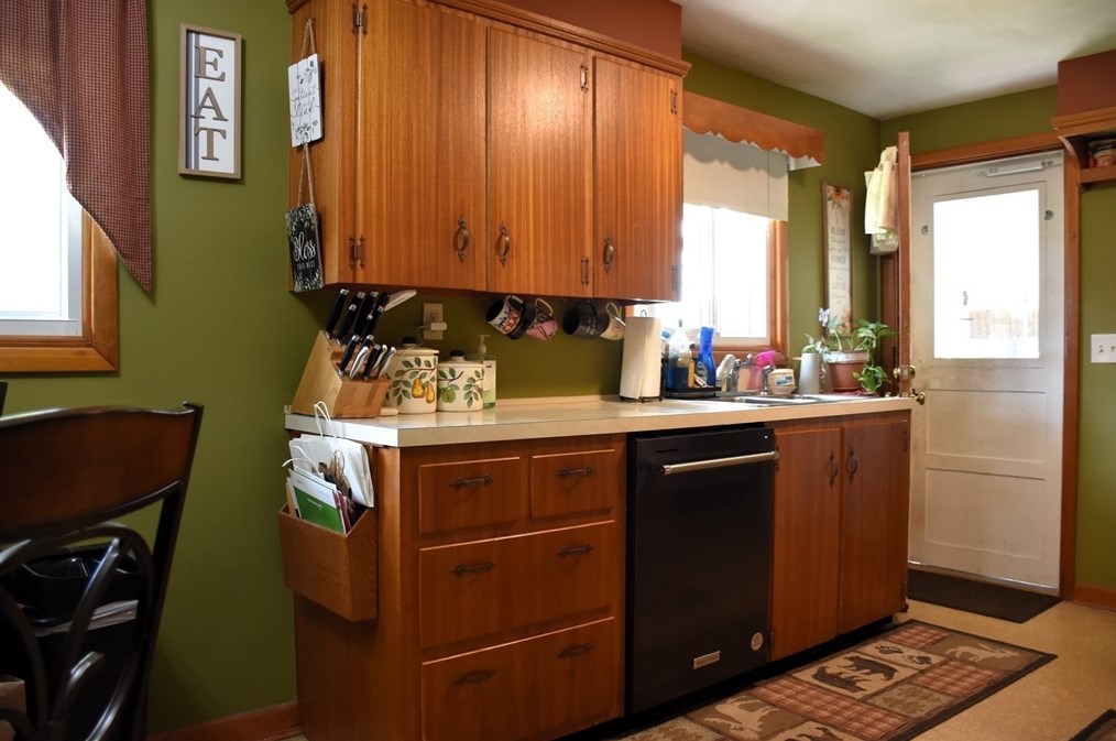 4 Pineview Rd, Dudley MA 01571-3821 exterior