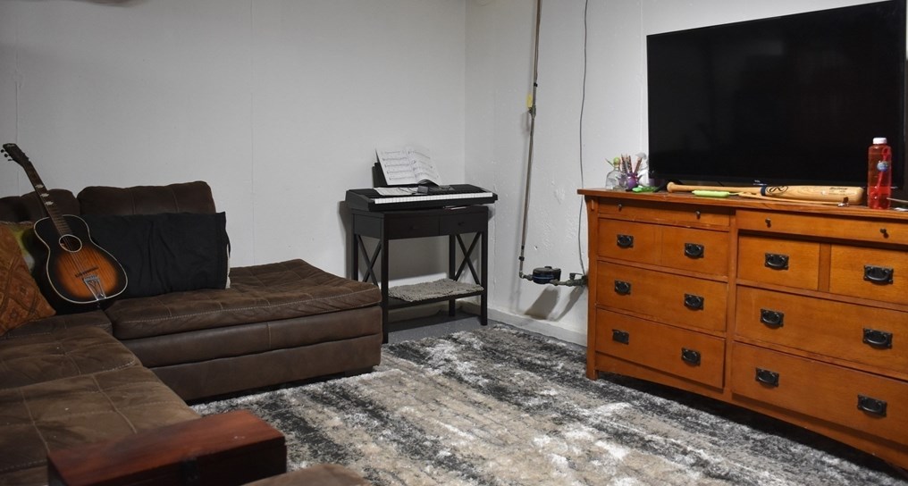 4 Pineview Rd, Dudley MA 01571-3821 exterior