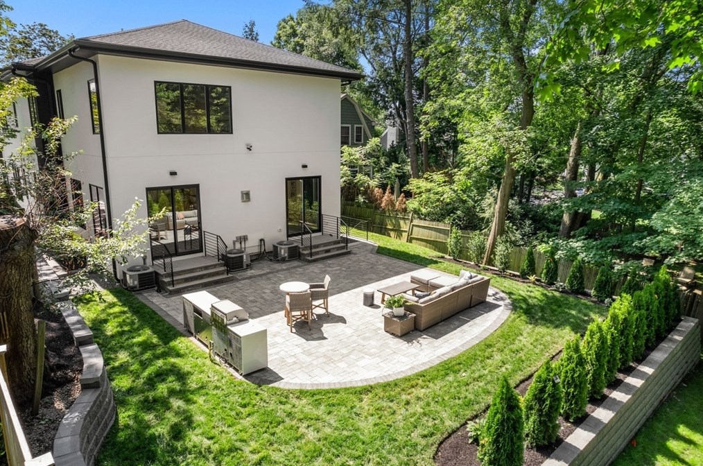 239 Jackson St, Newton MA 02459-2523 exterior