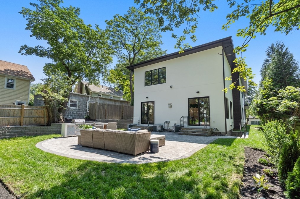 239 Jackson St, Newton MA 02459-2523 exterior