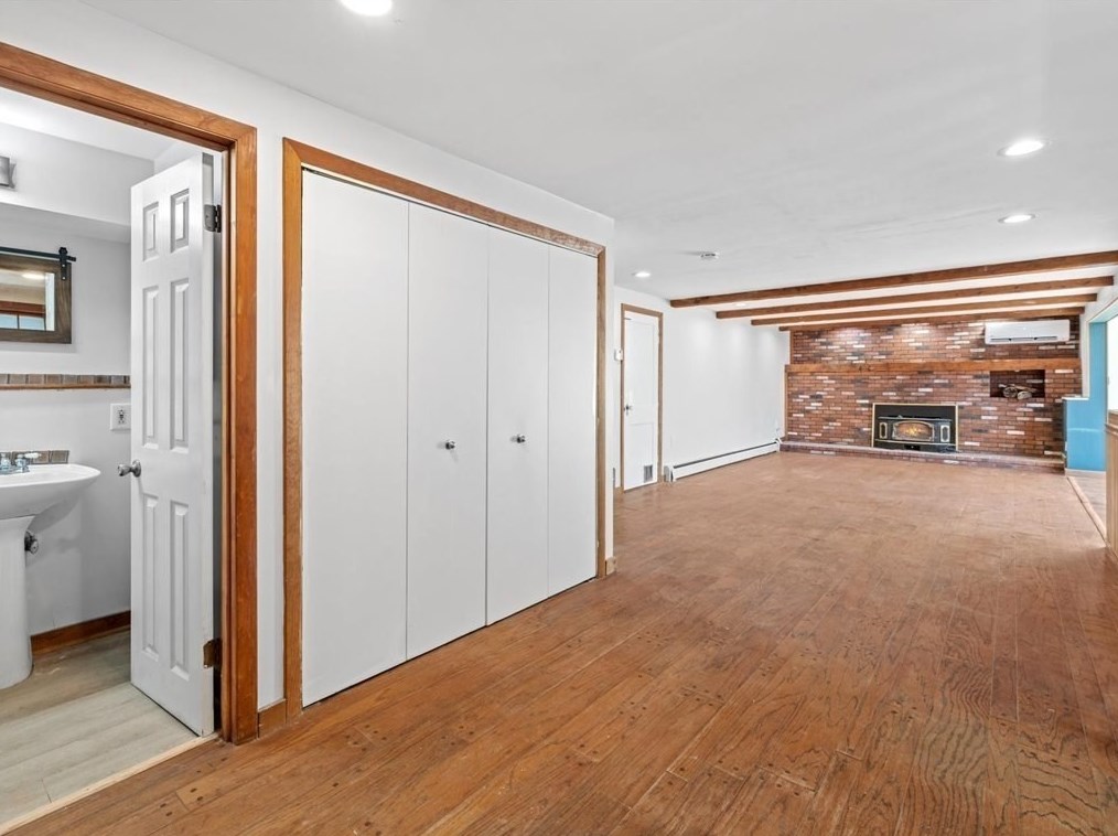 500 St, West Bridgewater MA 02379-1833 exterior