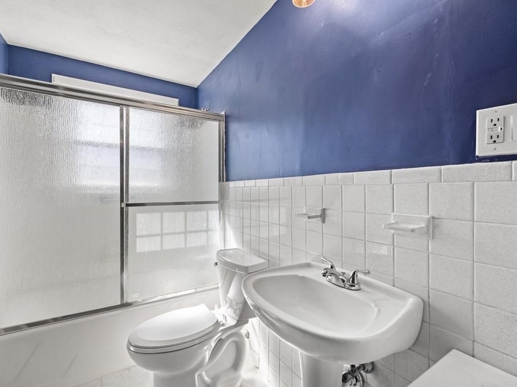 500 St, West Bridgewater MA 02379-1833 exterior