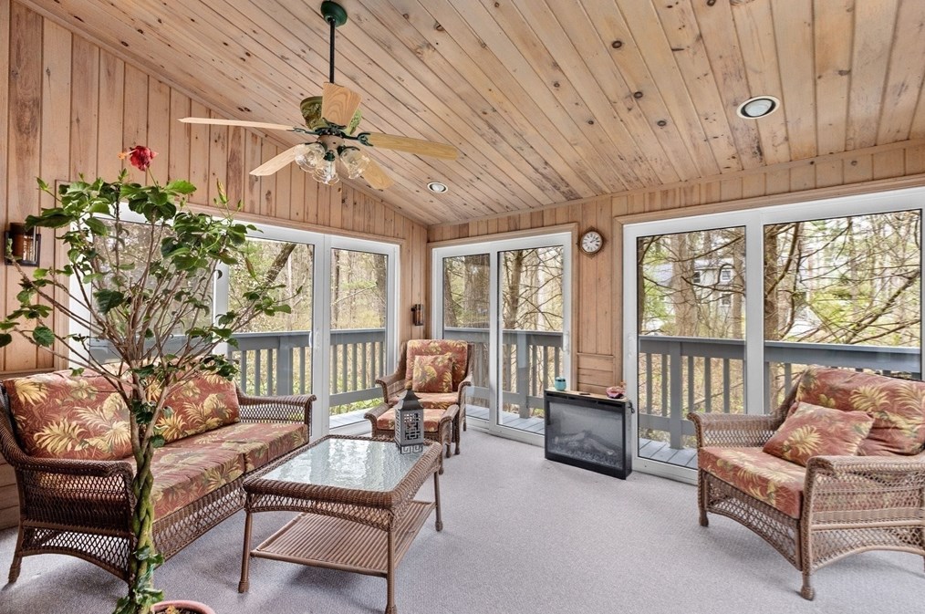 14 Camelot Dr, Hingham MA 02043-4866 exterior