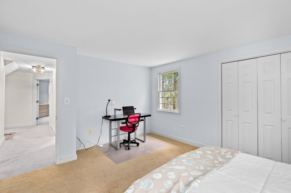 14 Camelot Dr, Hingham MA 02043-4866 exterior