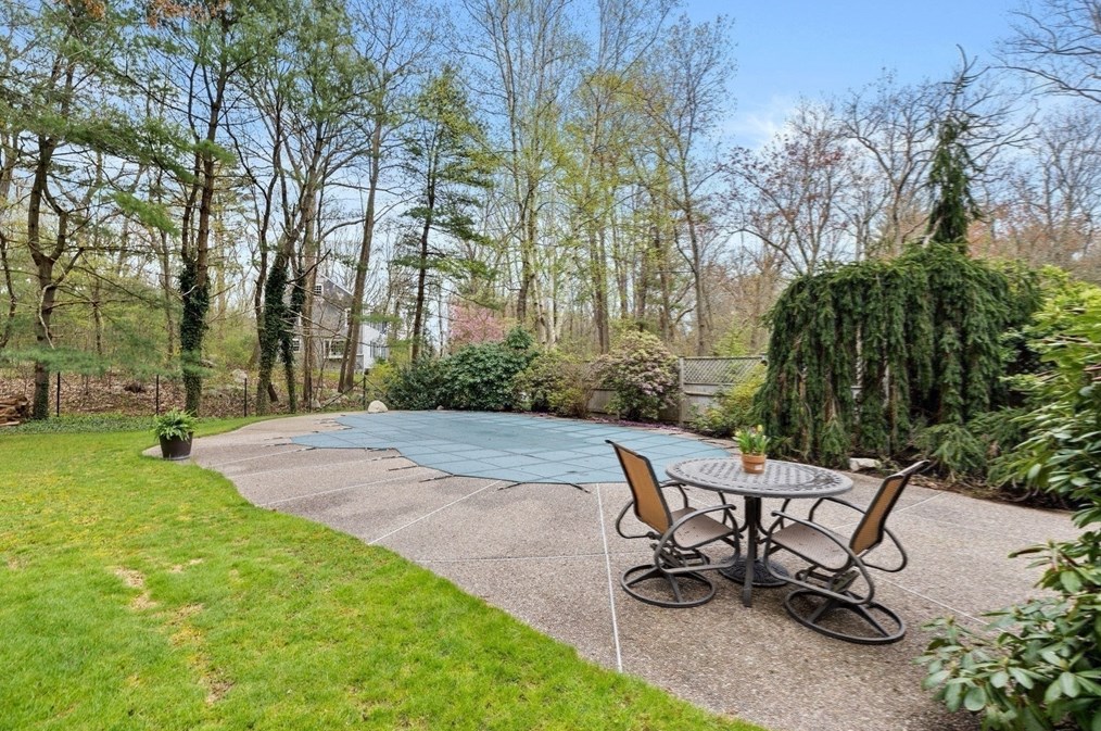 14 Camelot Dr, Hingham MA 02043-4866 exterior