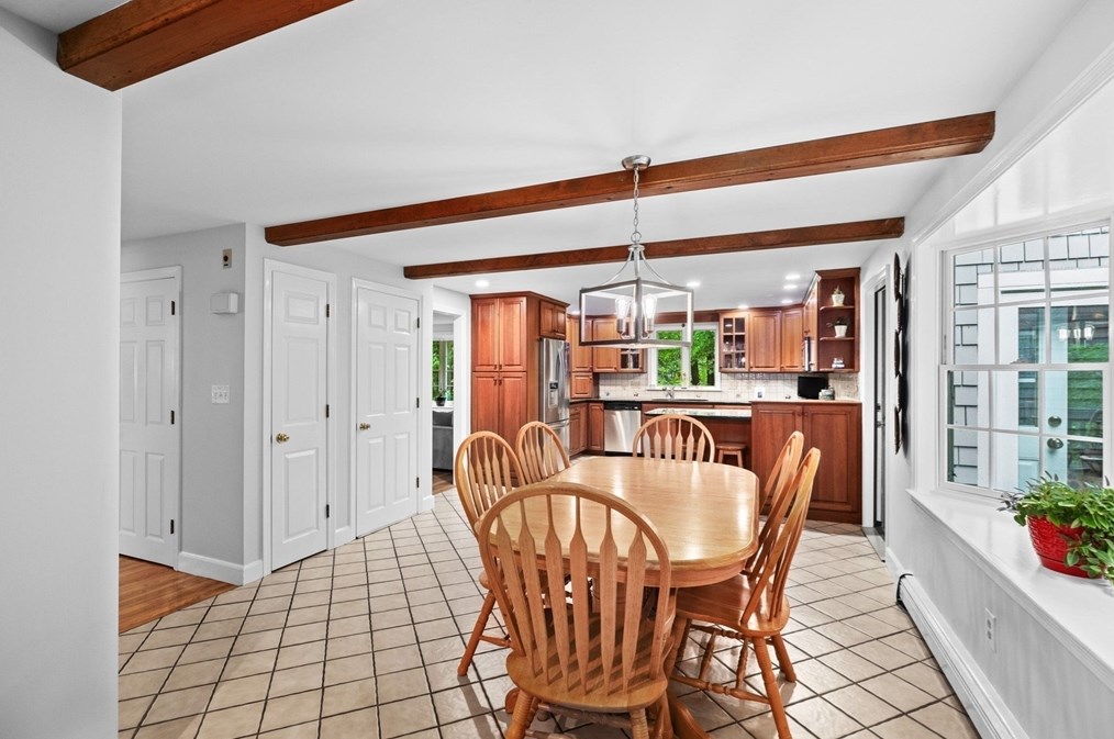 14 Camelot Dr, Hingham MA 02043-4866 exterior